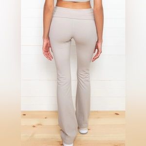 Brandy Melville Priscilla Pants (flare yoga pants)